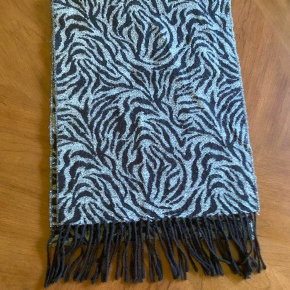 Merona black and gray zebra scarf with frayed edge - Picture 2 of 4